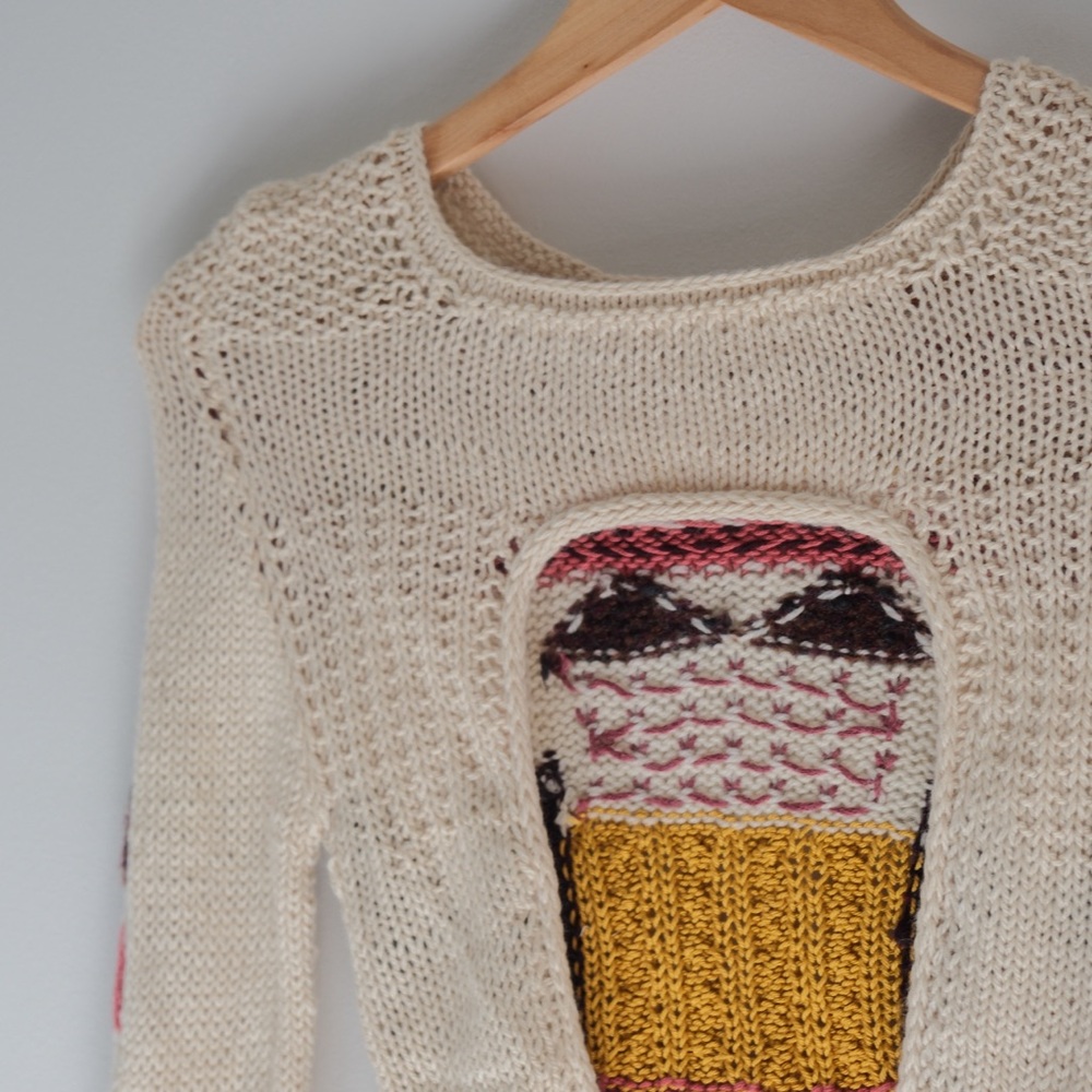 Open Back Geometric Patterned Cream Sweater - Picture 5 of 5